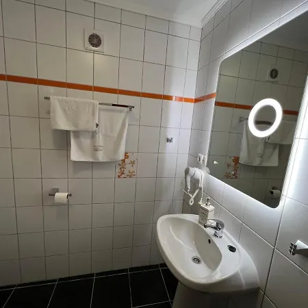 Kuria Vendeghaz Konukevi *
